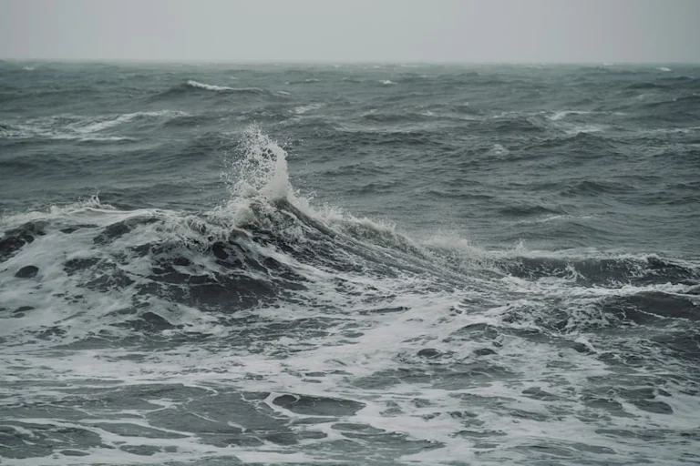 Met Office amber warning decision before Monday travel