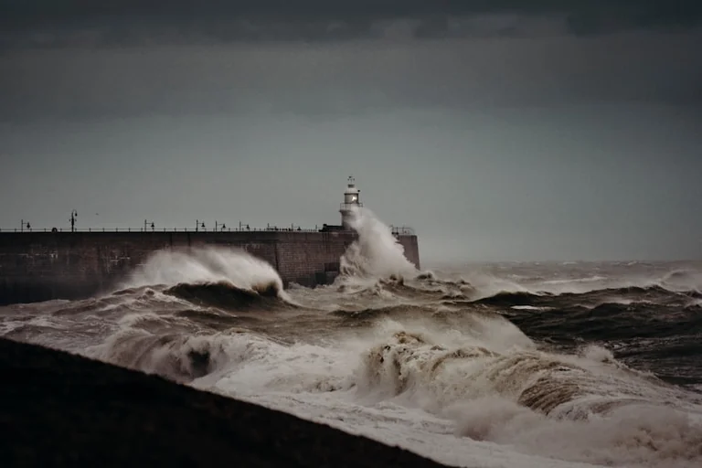 Met Office amber warning before Monday morning: UK travel stakes