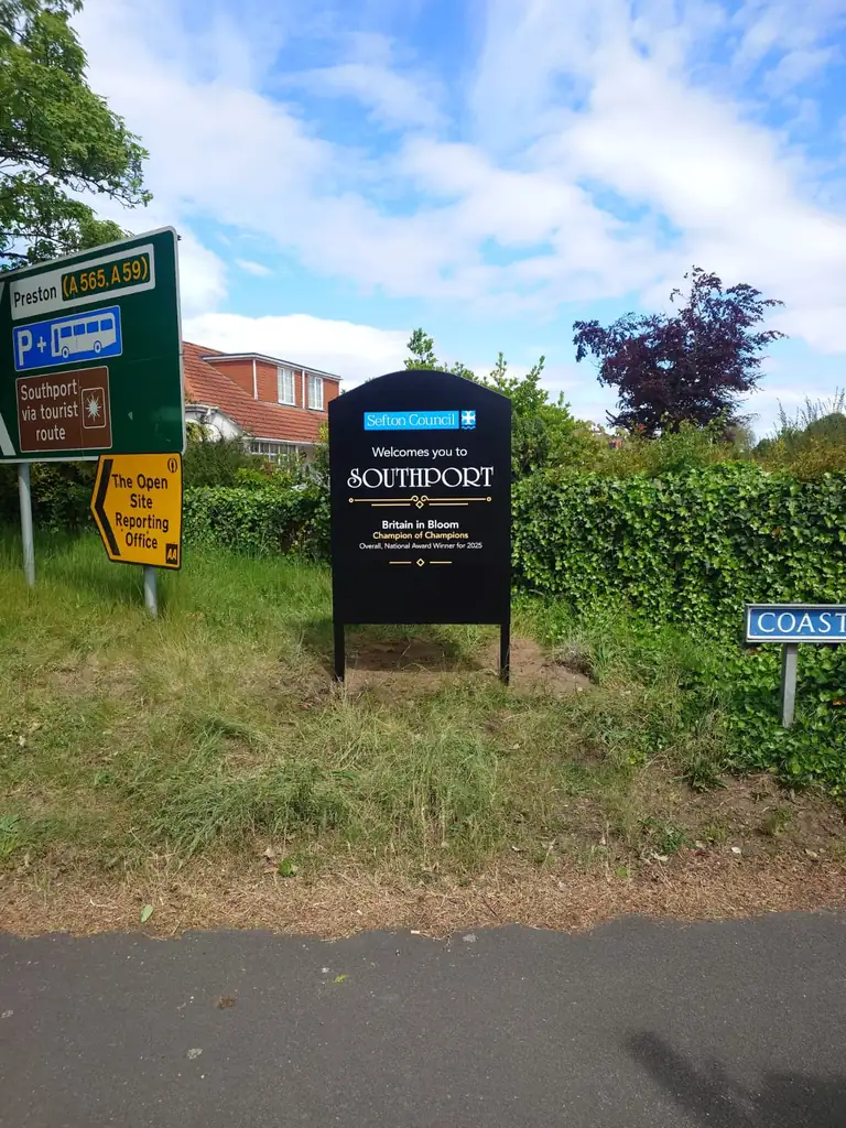 Southport Gateway Signs Celebrate Bloom Champions